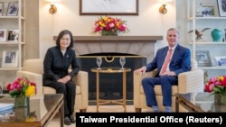 美国会众议院议长麦卡锡与台湾总统蔡英文在加州的里根总统图书馆举行会晤。(2023年4月6日)