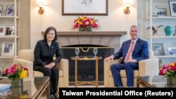 美国众议院议长麦卡锡与台湾总统蔡英文在加州里根图书馆会面。(2023年4月6日)