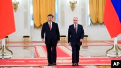 俄罗斯总统普京在大克里姆林宫举行正式仪式,欢迎中国国家主席习近平。(2023年3月21日)