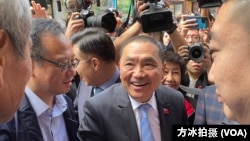 台湾总统大选国民党参选人侯友宜周五(9月15日)访问纽约中华公所受到支持者欢迎。(方冰拍摄)