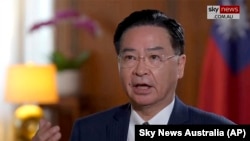 台湾外交部长吴钊燮在台北接受澳大利亚《天空新闻台》的采访。(2023年5月2日)