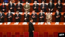资料照片:中国领导人习近平抵达北京人大会堂出席全国人大会议。(2023年3月6日)