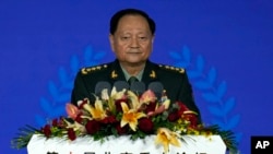 中共中央军委委员张又侠在北京香山论坛上发表讲话。(2023年10月30日)