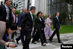 美国商务部长吉娜·雷蒙多在上海参观纽约大学的上海校园。(2023年8月30日)