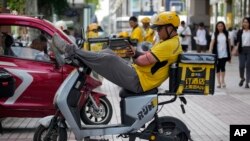 中国国家统计局2023年8月31日公布的报告显示服务业景气下滑。(美联社资料图)