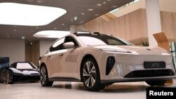 德国柏林一个中国蔚来汽车展厅里展示的NIO EP9型跑车。(2023年8月17日)