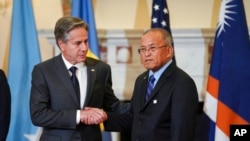 资料照:美国国务卿布林肯在华盛顿会晤到访的马绍尔群岛总统戴维·卡布阿(David Kabua)。(2022年9月29日)