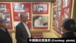 台湾最大在野党中国国民党副主席夏立言(左2)参访重庆市抗战遗址博物馆。(2023年2月16日)