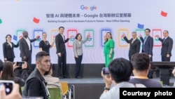 2024年4月25日,台湾总统蔡英文(左5)参加Google台湾新办公大楼开幕。(台湾总统府提供)