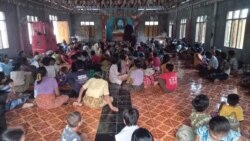 မုန်တိုင်းအန္တရာယ်ကြောင့် ရခိုင်ပြည်နယ်မှာ ဒေသခံတွေ ဘေးလွတ်ရာတိမ်းရှောင်
 မုန်တိုင်းအန္တရာယ်ကြောင့် ရခိုင်ပြည်နယ်မှာ ဒေသခံတွေ ဘေးလွတ်ရာတိမ်းရှောင်