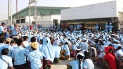 အထည်ချုပ်စက်ရုံတွေပိတ်ကုန်လို့ အလုပ်လက်မဲ့များလာနိုင်
 အထည်ချုပ်စက်ရုံတွေပိတ်ကုန်လို့ အလုပ်လက်မဲ့များလာနိုင်