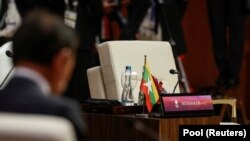 အင်ဒိုနီးရှားနိုင်ငံ ဂျာကာတာမြို့တော်မှာကျင်းပတဲ့ ၄၃ ကြိမ်မြောက် အရှေ့တောင်အာရှနိုင်ငံများအသင်း အာဆီယံရဲ့ အစည်းအဝေးအတွင်း တက်ရောက်ခြင်းမရှိတဲ့ မြန်မာကိုယ်စားပြုထိုင်ခုံ (စက်တင်ဘာ ၅၊ ၂၀၂၃)