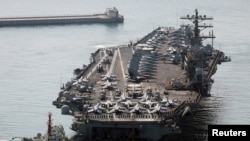 美国海军尼米兹号航母(USS Nimitz)2023年3月28日抵达韩国东南部城市釜山。(路透社转发)