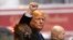 Трамп може вплинути на законодавців Республіканської партії, закликаючи їх уникнути спроб щодо угоди стосовно кордону та допомоги Україні й іншим партнерам США. На фото - колишній президент США Дональд Трамп, AP