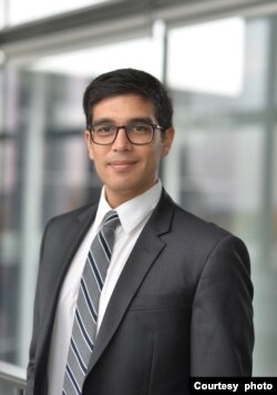 香港大学经管学院助理教授安德鲁·辛克莱(Andrew J. Sinclair)博士
