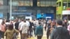 香港的生活气氛和信息流通比中国大陆自由,是吸引中国人来香港发展的主要原因 (美国之音)