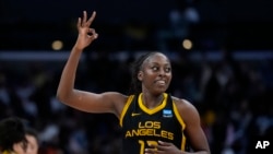 资料照片:WNBA洛杉矶火花队前锋奇尼·奥格伍米克。(2023年5月19日)