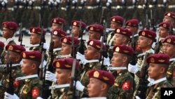 နေပြည်တော်မှာကျင်းပတဲ့ ၇၈ ကြိမ်မြောက် တပ်မတော်နေ့အခမ်းအနားအတွင်း စစ်မှုထမ်းများကိုတွေ့ရစဉ် (မတ် ၂၇၊ ၂၀၂၃)