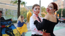 "Це просування пропаганди", – у США протестували проти приїзду суддів з Росії на конкурс з танців. Відео "Це просування пропаганди", – у США протестували проти приїзду суддів з Росії на конкурс з танців. Відео