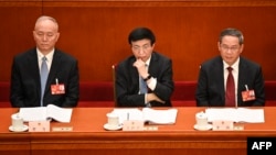 左起:2023年3月7日中共中央政治局常委蔡奇、王沪宁与李强在人大会堂出席全国人大会议