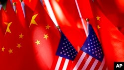 资料照片:美中国旗