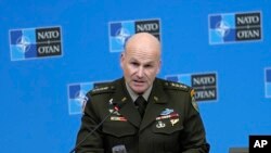 За словами головнокомандувача Об’єднаних збройних сил НАТО генерала Кріса Каволі, НАТО ділиться уроками із українськими колегами, які їх успішно адаптують. На фото: головнокомандувач Об’єднаних збройних сил НАТО Кріс Каволі. Фото AP, зроблене 19 січня 2023 року.
