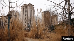 中国河北省石家庄郊区恒大集团没有完工的一处居民楼楼盘。(2024年2月1日)