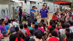 အထောက်ထားမဲ့ မြန်မာ ၇၀ နီးပါး ထိုင်းဆောက်လုပ်ရေးလုပ်ငန်းခွင်မှာ အဖမ်းခံရ
 အထောက်ထားမဲ့ မြန်မာ ၇၀ နီးပါး ထိုင်းဆောက်လုပ်ရေးလုပ်ငန်းခွင်မှာ အဖမ်းခံရ