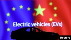 中国与欧盟旗帜与电动车图示