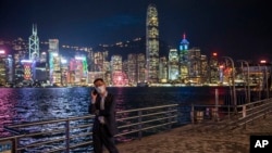 资料照:从香港尖沙咀看香港岛夜景。(2022年10月19日)
