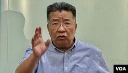 前中国政协委员刘梦熊表示,香港目前的问题源于“一左二窄”的错误倾向,形容是“问题在香港、根子在北京” (美国之音/汤惠芸)