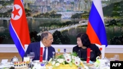 俄罗斯外长拉夫罗夫2023年10月18日访问平壤并出席招待会。(朝鲜官方照片)