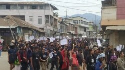 မဏိပူရ-မြန်မာနယ်စပ် လူမျိုးရေးအဓိကရုဏ်းကြောင့် နေအိမ်အများအပြား မီးလောင်
 မဏိပူရ-မြန်မာနယ်စပ် လူမျိုးရေးအဓိကရုဏ်းကြောင့် နေအိမ်အများအပြား မီးလောင်