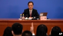 中国全国人大发言人王超星期六(3月4日)14届全国人大第一次会议前夕在人民大会堂召开新闻发布会。