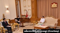 Deng Xijun met SAC Senior General Min Aung Hlaing
