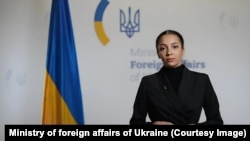Вікторія Ші, представниця МЗС з консульських питань, створена з використанням штучного інтелекту