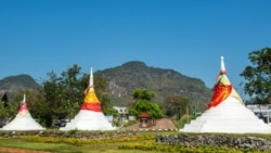 စစ်ရေးတင်းမာမှုကြောင့် ထိုင်းနယ်စပ် တိမ်းရှောင်သူ ဘုရားသုံးဆူမြို့ခံတွေ နေရပ်ပြန်  စစ်ရေးတင်းမာမှုကြောင့် ထိုင်းနယ်စပ် တိမ်းရှောင်သူ ဘုရားသုံးဆူမြို့ခံတွေ နေရပ်ပြန်