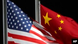 资料照片:美中国旗。