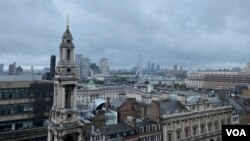 从伦敦国王学院的布什大楼(刘氏中国研究院的地址)眺望英国议会及其部分校园 (美国之音/李伯安)