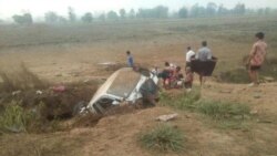 ကျောက်ကြီးမှာ ခရီးသည်တင်ဘတ်စ်ကား မိုင်းနင်းမိရာက ၃ ဦးသေ
 ကျောက်ကြီးမှာ ခရီးသည်တင်ဘတ်စ်ကား မိုင်းနင်းမိရာက ၃ ဦးသေ