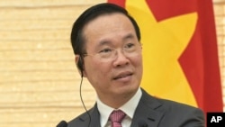 资料照:越南国家主席武文赏在东京的一个记者会上。(2023年11月27日)