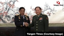 စစ်ကောင်စီ ဒုတိယဝန်ကြီးချုပ်နဲ့ ကာကွယ်ရေးဝန်ကြီး ဗိုလ်ချုပ်ကြီးတင်အောင်စန်း (ဝဲ) နဲ့ တရုတ်ဗဟိုစစ်ကော်မရှင်ဒုတိယ ဥက္ကဋ္ဌ Zhang Youxia (ကျန်းယူရှား) (ယာ) တို့တွေ့ဆုံနေစဉ် (အောက်တိုဘာ ၃၀၊ ၂၀၂၃)
