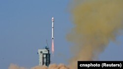 中国在甘肃酒泉卫星中心发射“风云三号G星”气象卫星。(2023年4月16日)