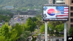 韩国首尔庆祝韩国与美国联盟70周年的招牌。(2023年4月26日)