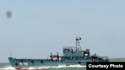 解放军登陆艇5月29日现踪金门限制水域,台湾海巡全程紧跟。(台湾海巡署提供)