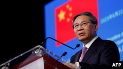 中国总理李强在巴黎的一个晚宴上讲话。(2023年6月21日)