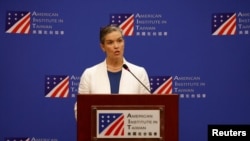 即将卸任的美国在台协会(AIT)处长孙晓雅(Sandra Oudkirk)在台北举行的一个记者会上讲话。(2024年6月14日)