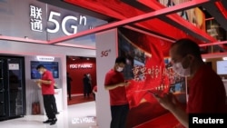 资料照:北京举办的中国互联网大会上的中国联通展位。(2021年7月13日)
