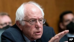 အမေရိကန်အထက်လွတ်တော် ဒီမိုကရက်တစ်အမတ် Bernie Sanders