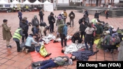 位于台北的民防团体黑熊学院1月27日第三度举行名为“蓝鹊行动”的大型户外演训,以考验台湾人在战灾下的生存力。(美国之音特约摄影谭旭东拍摄)。
